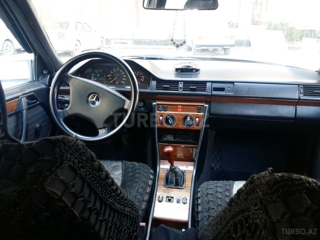 Mercedes E 200 1991, 369,500 km - 2.0 l - Bakı