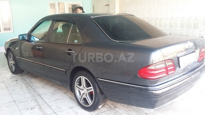 Mercedes E 200 1995, 246,000 km - 2.0 l - Bakı