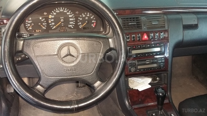 Mercedes E 200 1995, 246,000 km - 2.0 l - Bakı