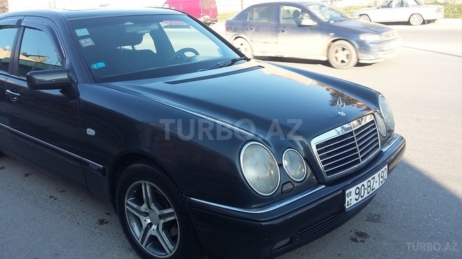 Mercedes E 200 1995, 246,000 km - 2.0 l - Bakı