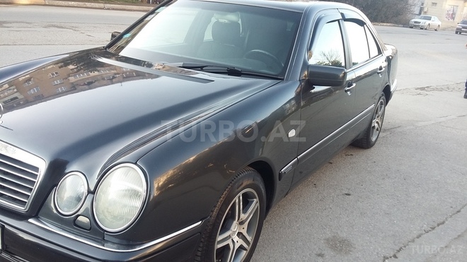 Mercedes E 200 1995, 246,000 km - 2.0 l - Bakı