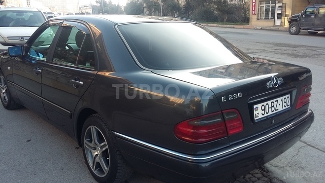 Mercedes E 200 1995, 246,000 km - 2.0 l - Bakı