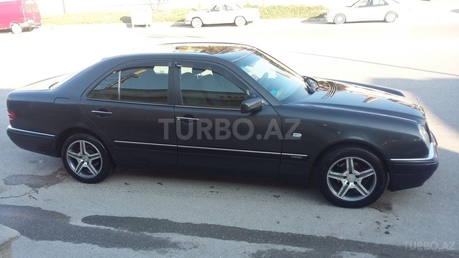 Mercedes E 200 1995, 246,000 km - 2.0 l - Bakı