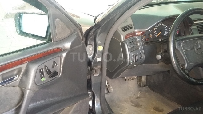 Mercedes E 200 1995, 246,000 km - 2.0 l - Bakı