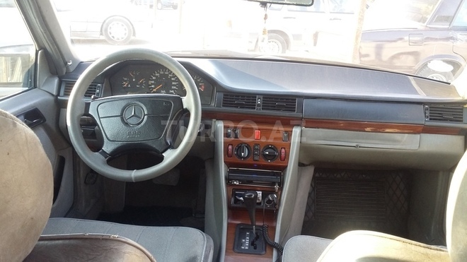 Mercedes E 220 1994, 456,800 km - 2.2 л - Göyçay