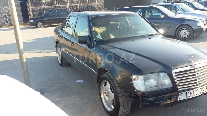 Mercedes E 220 1994, 456,800 km - 2.2 л - Göyçay