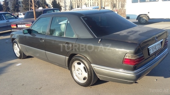 Mercedes E 220 1994, 456,800 km - 2.2 л - Göyçay