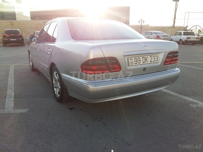 Mercedes E 220 1999, 296,000 km - 2.2 l - Bakı