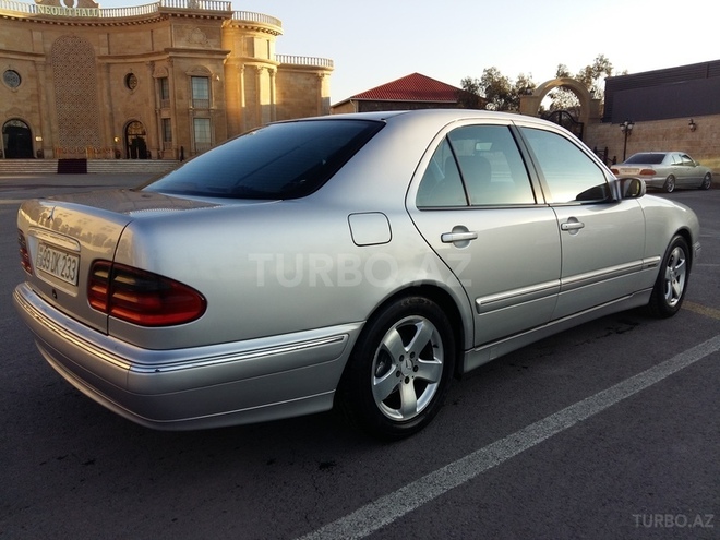 Mercedes E 220 1999, 296,000 km - 2.2 l - Bakı