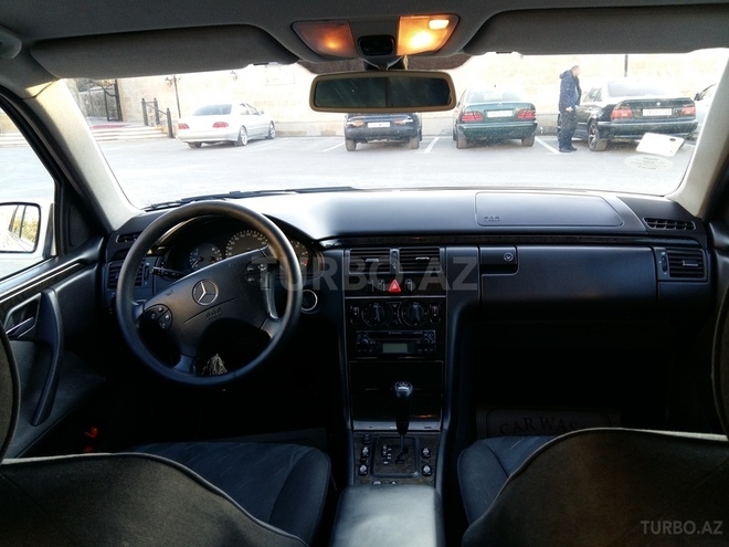 Mercedes E 220 1999, 296,000 km - 2.2 l - Bakı