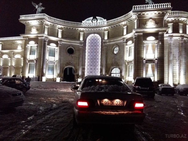 Mercedes E 220 1999, 296,000 km - 2.2 l - Bakı