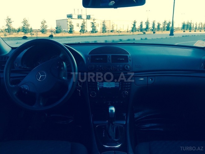 Mercedes E 240 2004, 182,000 km - 2.6 л - Ağdaş