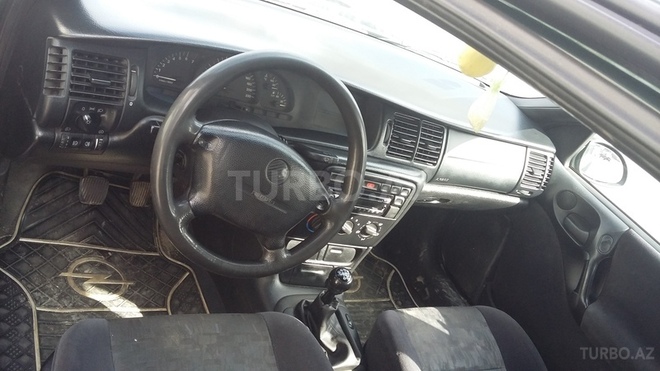 Opel Vectra 1998, 302,000 km - 1.6 l - Bakı