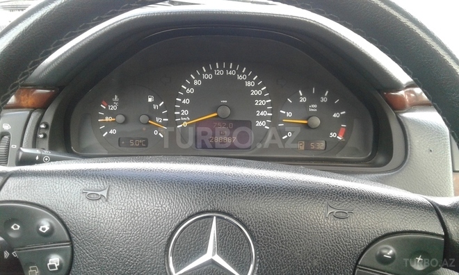 Mercedes E 270 1999, 280,000 km - 2.7 l - Bakı