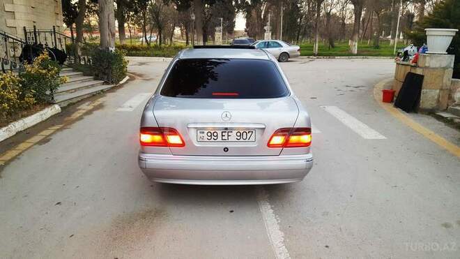 Mercedes E 320 2000, 235,000 km - 3.2 l - Bakı