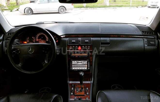 Mercedes E 320 2000, 235,000 km - 3.2 l - Bakı