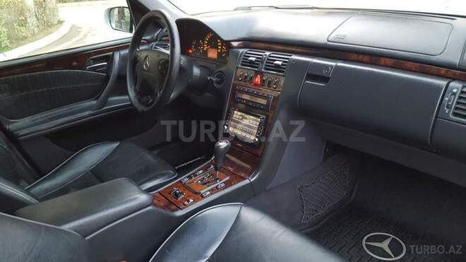 Mercedes E 320 2000, 235,000 km - 3.2 l - Bakı