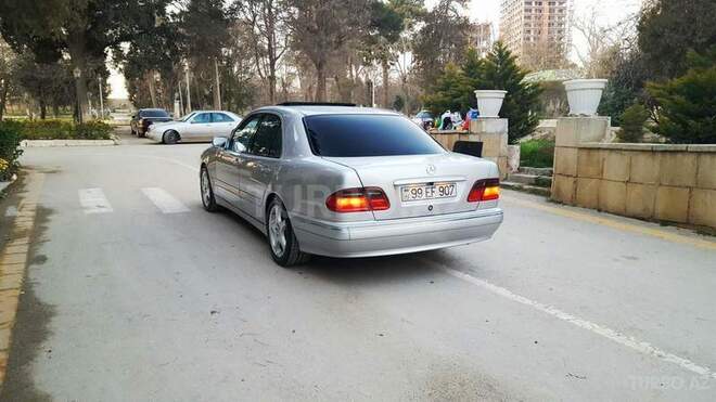Mercedes E 320 2000, 235,000 km - 3.2 л - Bakı