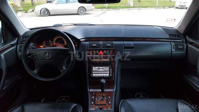 Mercedes E 320 2000, 235,000 km - 3.2 л - Bakı