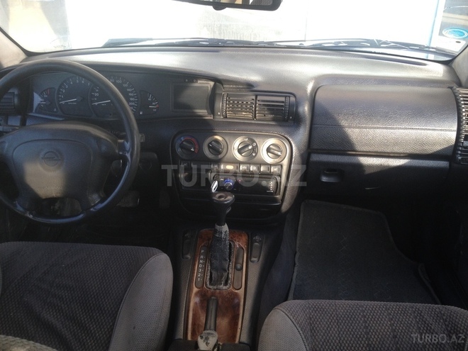 Opel Omega 1996, 268,200 km - 2.0 л - Bakı