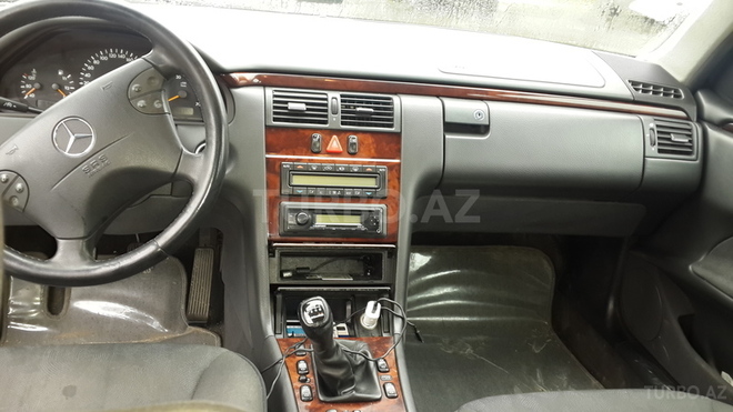 Mercedes E 200 2000, 250,000 km - 2.0 л - Bakı