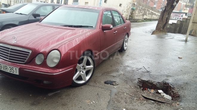 Mercedes E 240 1999, 247,000 km - 2.4 l - Bakı