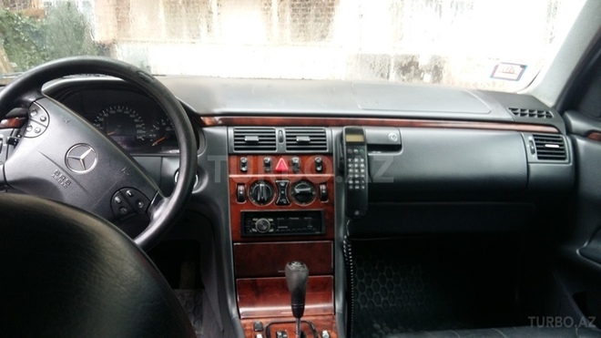 Mercedes E 240 1999, 247,000 km - 2.4 l - Bakı