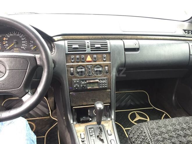 Mercedes E 230 1996, 306,000 km - 2.3 l - Bakı