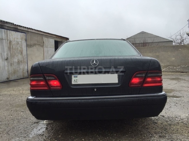 Mercedes E 230 1996, 306,000 km - 2.3 l - Bakı