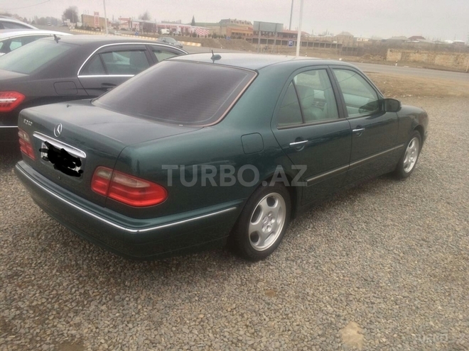 Mercedes E 240 2000, 26,000 km - 2.4 l - Gəncə