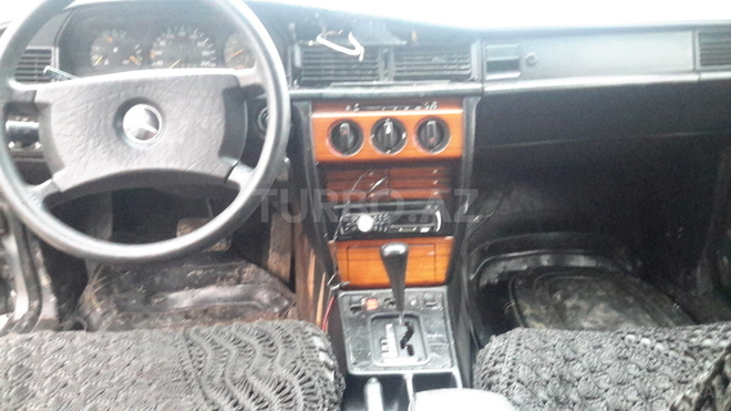 Mercedes 190 1991, 253,792 km - 2.0 l - Bakı