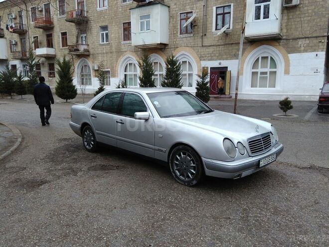 Mercedes E 230 1996, 325,541 km - 2.3 l - Sumqayıt