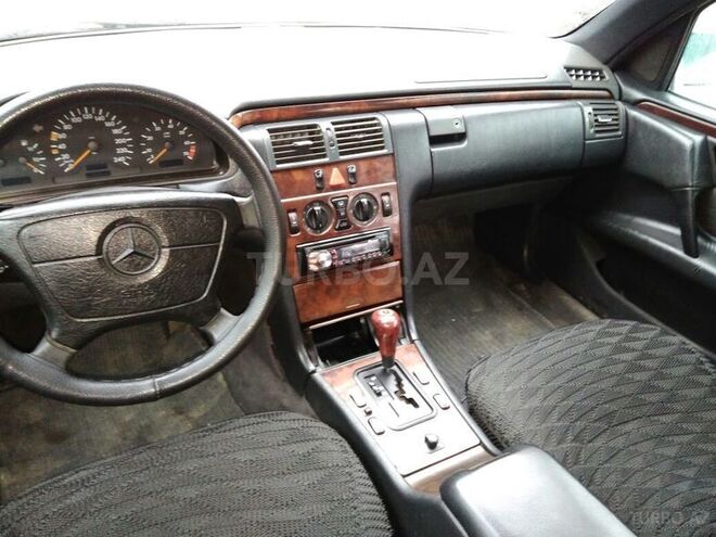 Mercedes E 230 1996, 325,541 km - 2.3 l - Sumqayıt