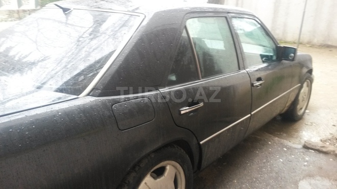 Mercedes E 280 1994, 256,000 km - 2.8 l - Bakı