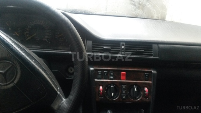 Mercedes E 280 1994, 256,000 km - 2.8 l - Bakı