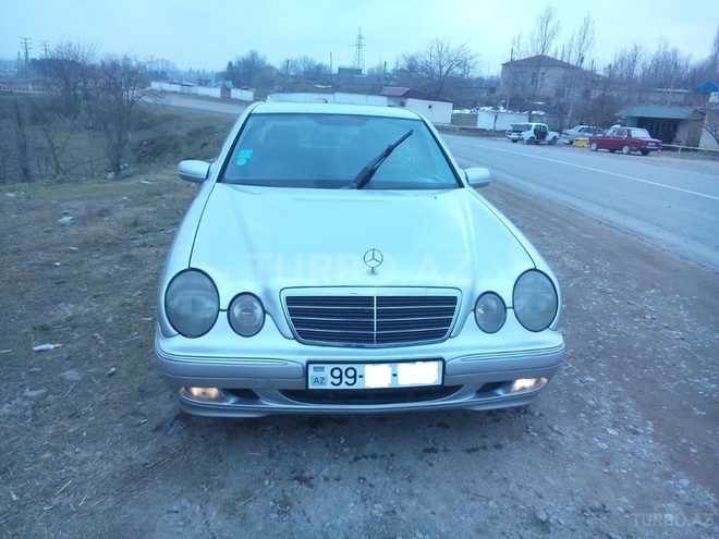 Mercedes E 220 2001, 180,000 km - 2.2 l - Beyləqan