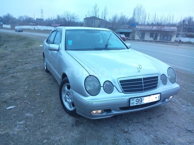 Mercedes E 220 2001, 180,000 km - 2.2 l - Beyləqan