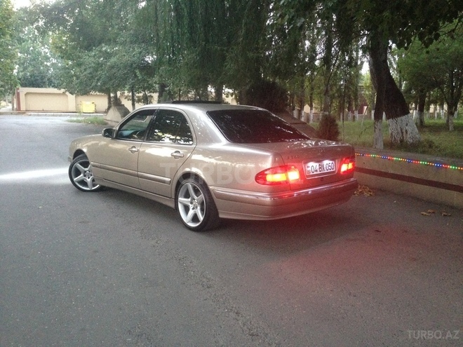 Mercedes E 200 2000, 242,000 km - 0.2 l - Ağcabədi