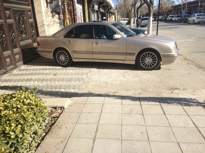 Mercedes E 200 2000, 242,000 km - 0.2 l - Ağcabədi