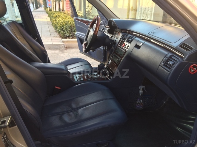 Mercedes E 200 2000, 242,000 km - 0.2 l - Bakı