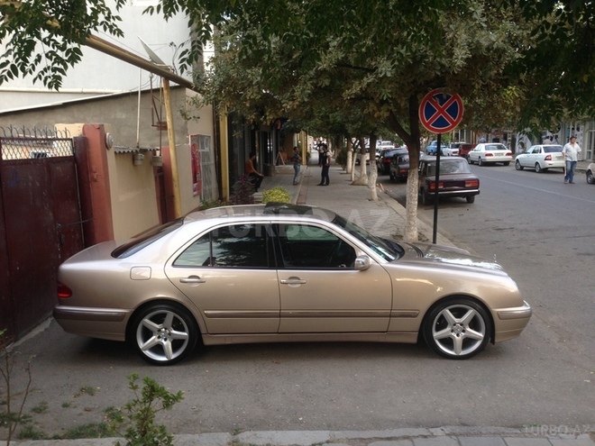 Mercedes E 200 2000, 242,000 km - 0.2 l - Bakı