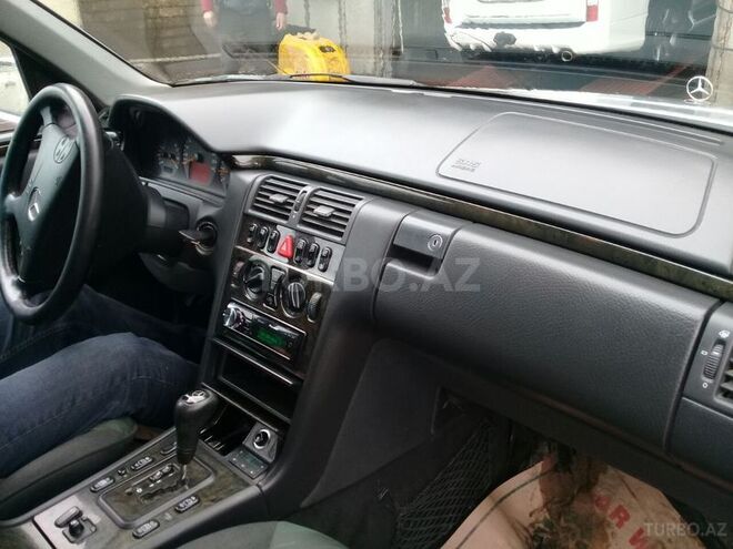 Mercedes E 240 2000, 208,232 km - 2.4 л - Bakı