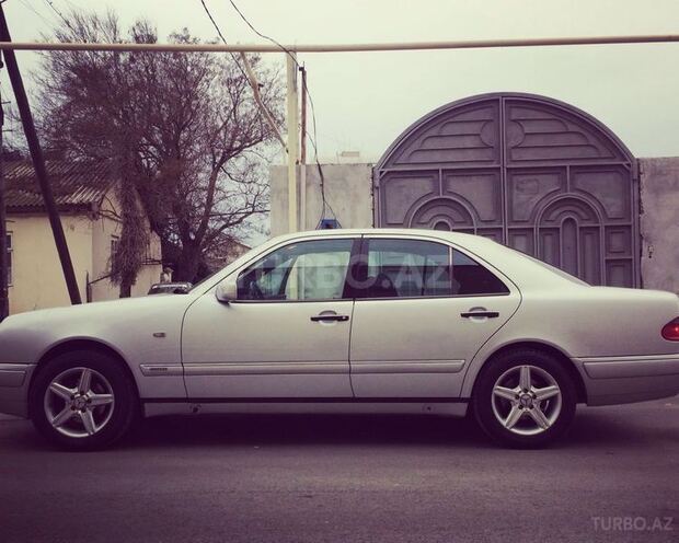 Mercedes E 230 1997, 256,876 km - 2.3 l - Bakı
