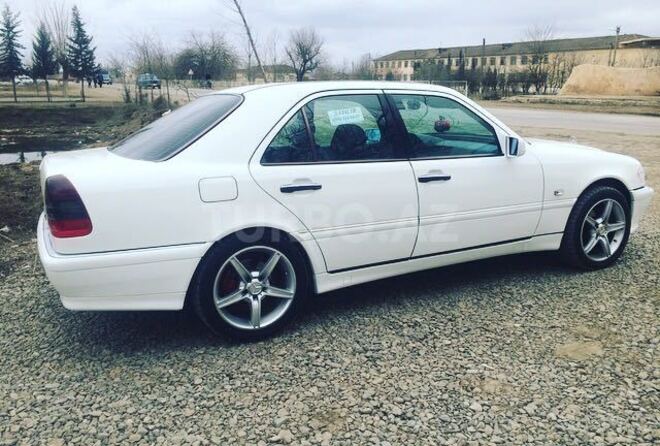 Mercedes C 240 1997, 200,000 km - 2.4 l - Salyan