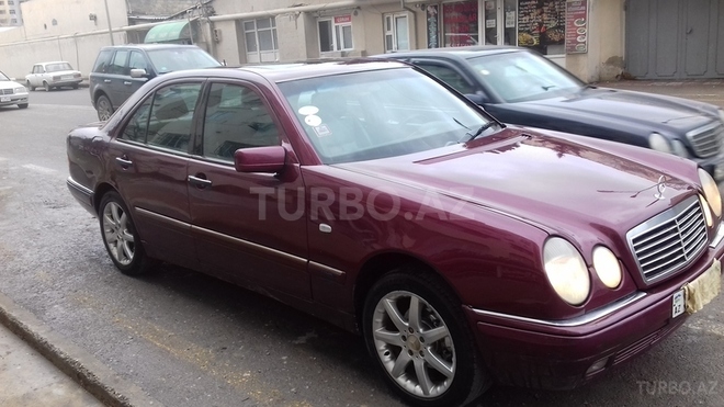 Mercedes E 220 1996, 250,000 km - 2.2 л - Bakı