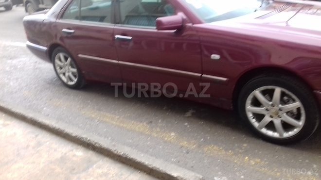 Mercedes E 220 1996, 250,000 km - 2.2 л - Bakı
