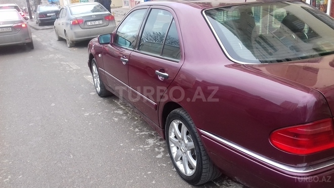 Mercedes E 220 1996, 250,000 km - 2.2 л - Bakı