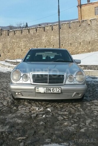 Mercedes E 240 1998, 290,860 km - 2.4 л - Şəki