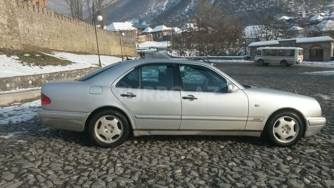 Mercedes E 240 1998, 290,860 km - 2.4 л - Şəki