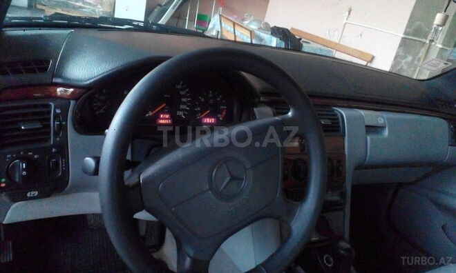 Mercedes E 220 1996, 190,000 km - 2.2 l - Bakı
